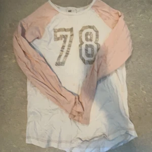 Pyjamas tröja för barn 12-24 - Super mysig och skön. Dessutom är varan sött att ha på sig