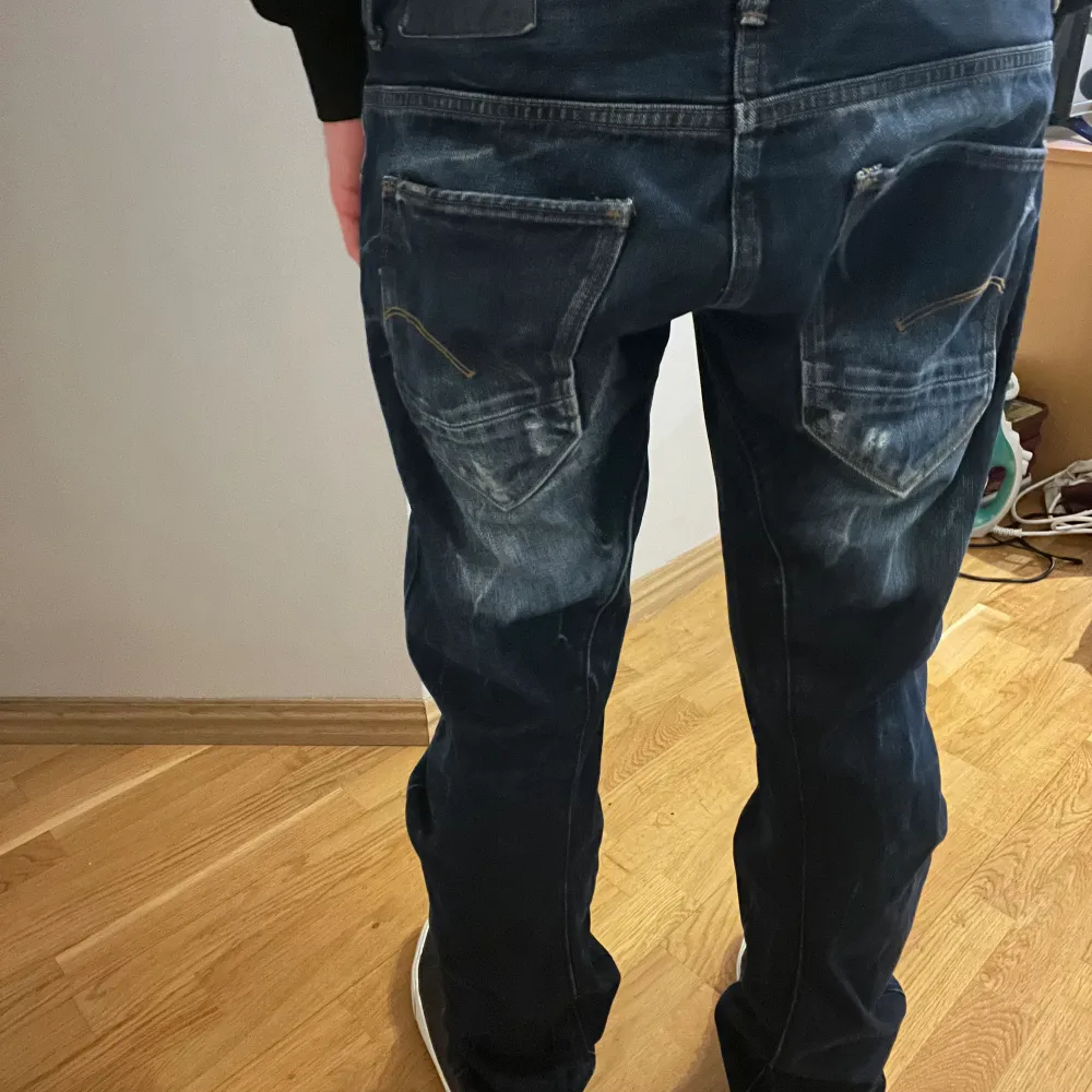 Snygga slim fit G-star jeans i fint skick. Använt fåtal gånger och det finns inga defekter.. Jeans & Byxor.