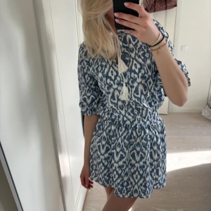 Set - Superfint set med kjol och blus som jag köpt secondhand och står tyvärr inget märke:( ❤️