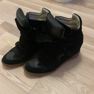 Isabel Marant skor - Säljer mina isabel marant skor då de är lite för stora, köpte nya för 5900 