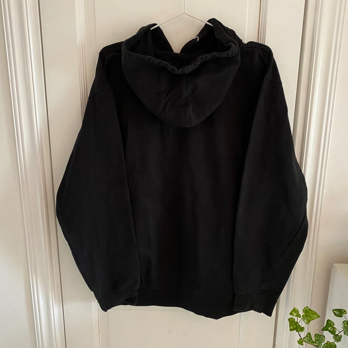 Svart tjocktröja  - 90