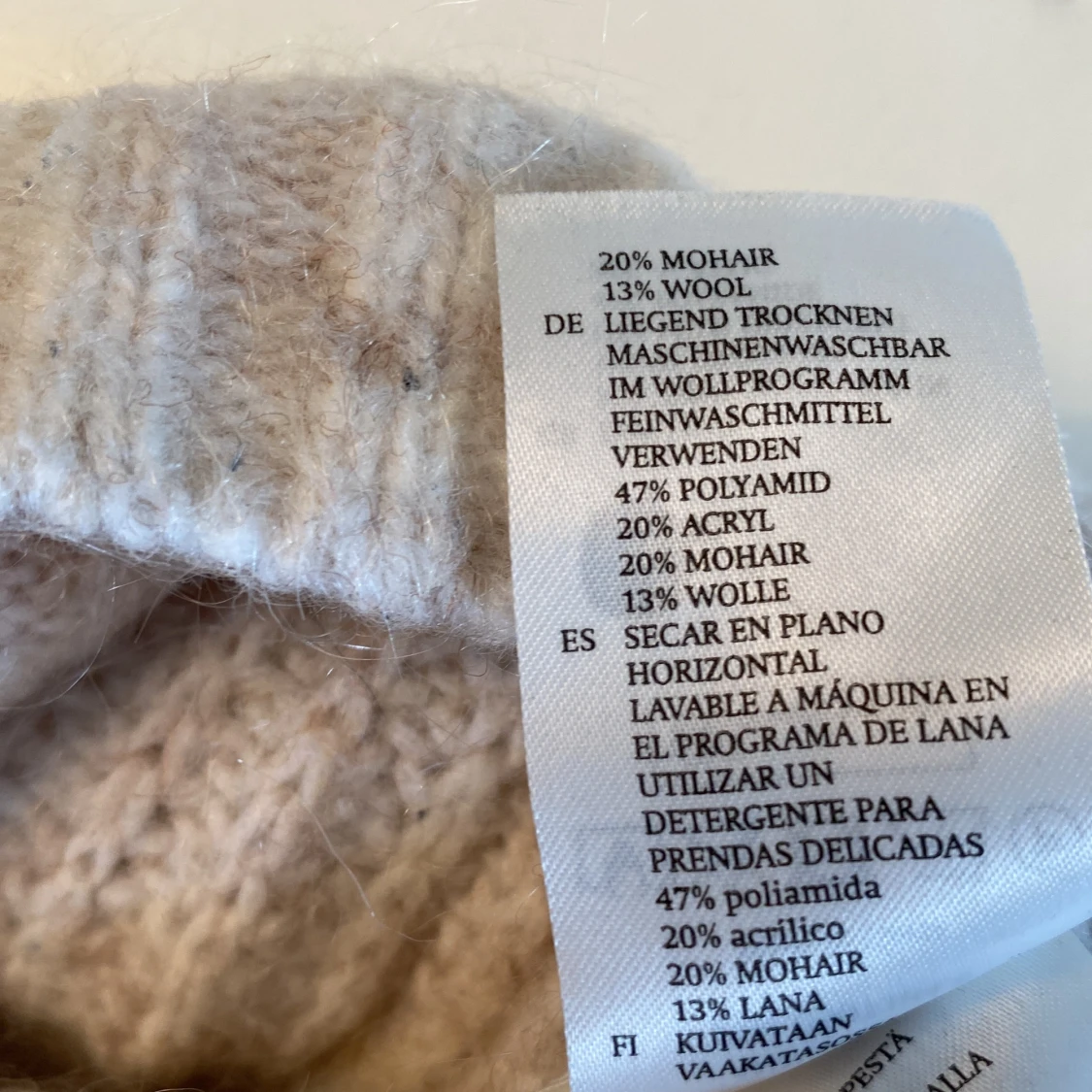 Stickad tjocktröja  - 93