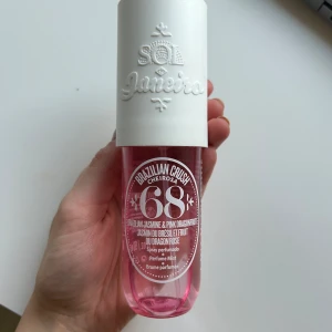 Sol de janeiro  - säljer min sol de janeiro bodymist som luktar supergott ! 💕den kommer inte till användning, bara använd fåtal gånger! (Se bild nummer 2 ) Nypris: runt 280kr 