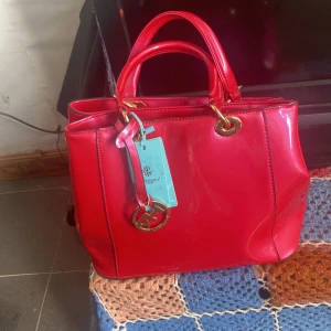 Väska - Aldrig använd. Finns inte längre att köpa i butik. Helt ny