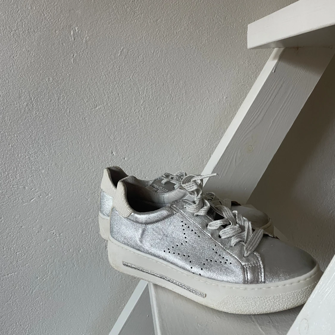 Silvriga glitter skor - 90