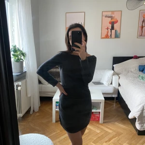 Klänning - Märke: Okänt, saknar lappar Storlek: Saknar storlek, men jag är en XS för referens Skick: Gott skick, knappt använd