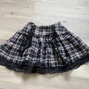 Mini skirt - Söt minikjol med snören som är oanvänd🌸