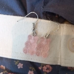 Söta örhängen  - Jätte fina örhängen jag inte använt❤️