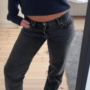 Snygga Low rised jeans från Gina! Aldrig använda endast testade då de är försmå för mig. Köpta får 600 men säljer för 159!  (Första bilden är ej min)