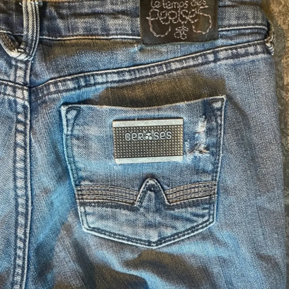 Jätte fina jeans, i storlek xs fast passar dock också S, helt nya  bara testade, köpta för 700 Pris kan destrueras!💞. Jeans & Byxor.