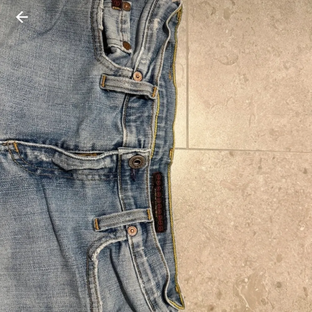 Superfina lågmidjade bootcut jeans! Säljer då dem inte passar så bra på mig men dem är superbra skick!. Jeans & Byxor.
