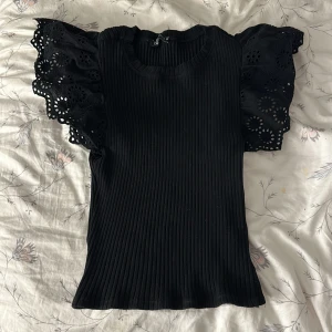 Blus - Jättefin blus från zara i storlek S, har knappt andvänt tror den kostade ca 200-250kr