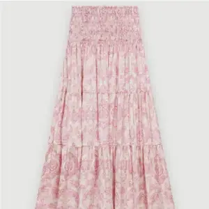 Söker en rosa lång maje kjol i storlek 34 eller 36 med prislappen på. Kan betala 1500-1600 kr ❤️