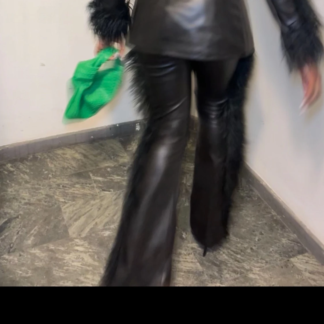 Fuskpäls kostym byxor i läder  - 90