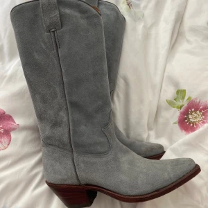 Cowboy boots 39 - Hamdgjorda från Tony Mora. Använda en gång. Superfint skick! Nypris 3500