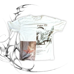 y2k Drainer T-shirt - Sjuk tisha köpt i Berlin, passar S-M! Bra skick och coolt tryck ‼️ Tveka inte att fråga frågor och skicka offers på DM!