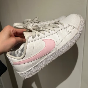 Nike sneakers - Sneakers från Nike. Bra men använt skick! Storlek 36.5