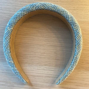 Blått diadem - Blått diadem. Aldrig använt. Minns inte vart den är ifrån. 