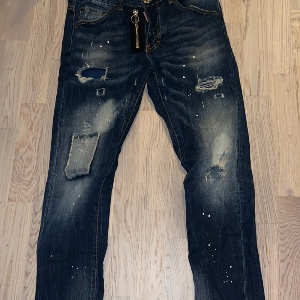 Dsquared jeans storlek 48 använder inte mer därav säljs dessa nu. Köpta i Helsingborg.. Jeans & Byxor.