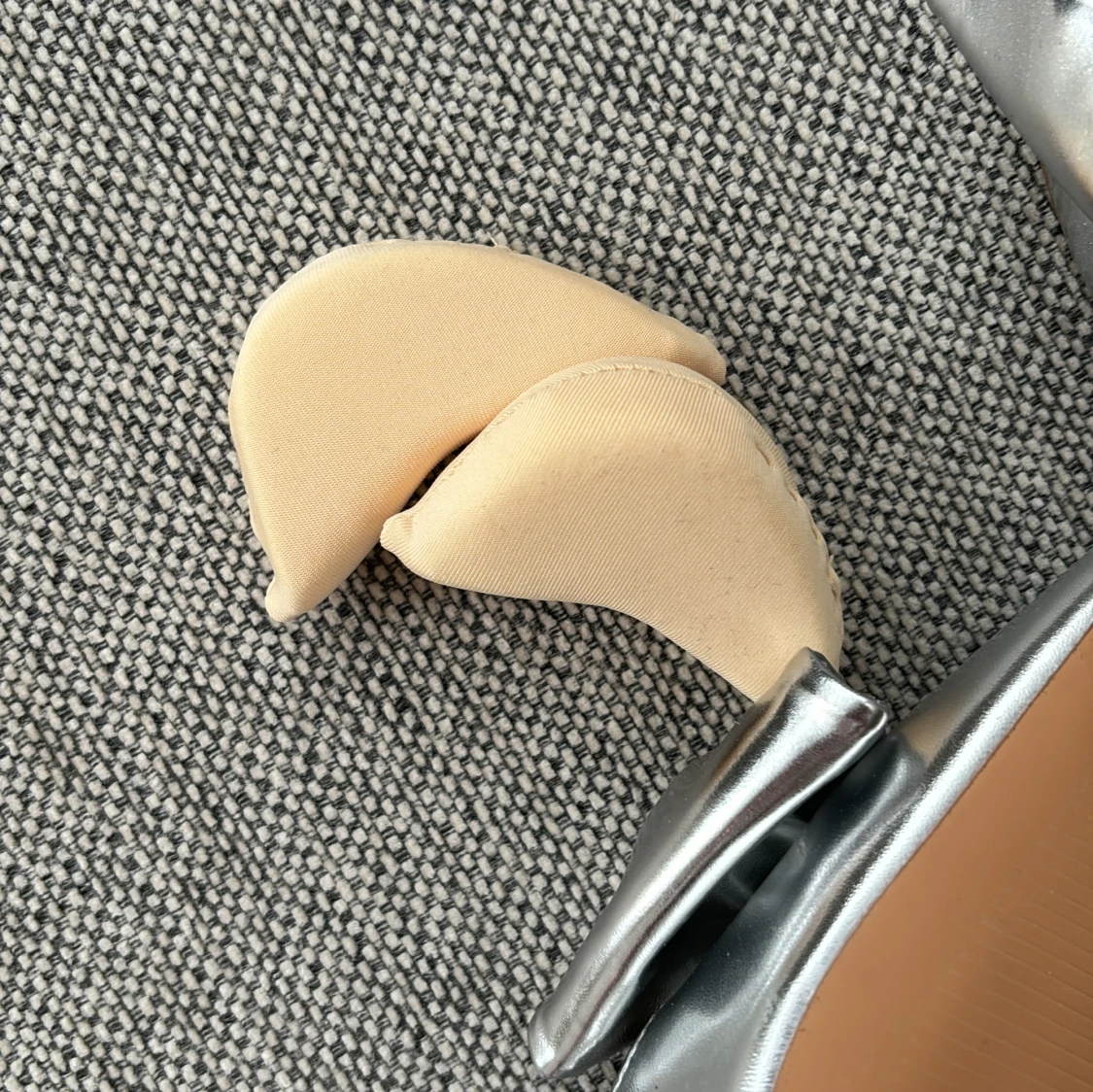 Silvriga klackskor  - 93