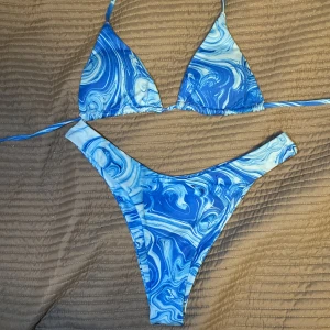 Bikini - Sååå himla fin bikini som är använd ca 2 gånger❤️älskar denna men tyvärr är överdelen lite för liten😕