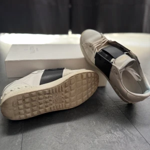Valentino Opens 43 - Säljer dessa Valentinos som är använda ganska mycket men ändå fräscha, inga grövre defekter. De är ett till ettor 