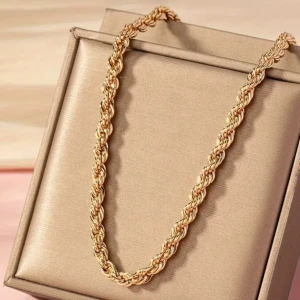 Guld och silver halsband för 100kr - De är äkta men måsta vara snäll att sänka pris. Men ni som vill att jag höjer pris medela mig på Plick så får vi lösa priset