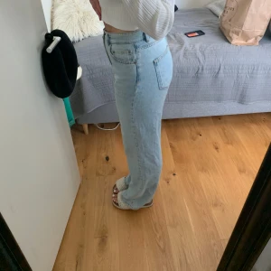 Jeans från asos tall str 42 - Hej, jag säljer ett par jeans från asos tall i storlek 42. De är inte speciellt använda så är i fint skick 