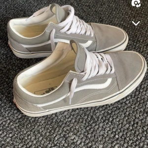 Vans skor - Storlek 42/42,5, skick 9/10, använda ett fåtal gånger, nypris 849kr, säljer pga för små. 