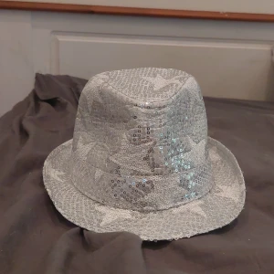 Partyhatt glitter - Perfekt för fester🍷⚡️🎸 Jättebra skick
