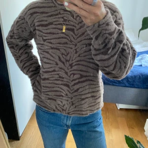 Tjocktröja - En tjocktröja/sweatshirt från NAKD, storlek S!