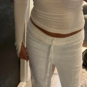 Linnebyxor från DesignBySi - Linnebyxor från DesignBySi som är i gott skick💞