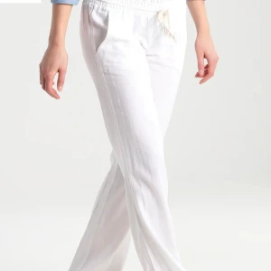 Roxy byxor - Säljer mina Roxy byxor i storlek S. Skriv till mig om du har mer frågor💕