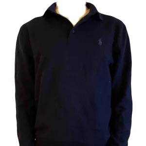 Ralph lauren  - Säljer den riktigt feta tröja från Ralph lauren det är en riktigt snygg krage som liknar piké kragar och matrialet är stickat/marin ull 