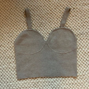 Stickat linne  - Endast testad 🤎 säljer pga tyckte den var för kort i modellen, passar S-M 