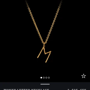 Maria halsband bokstav J - Mycket fint halsband i J bokstaven. Nypris är 2595kr men jag säljer för 1800