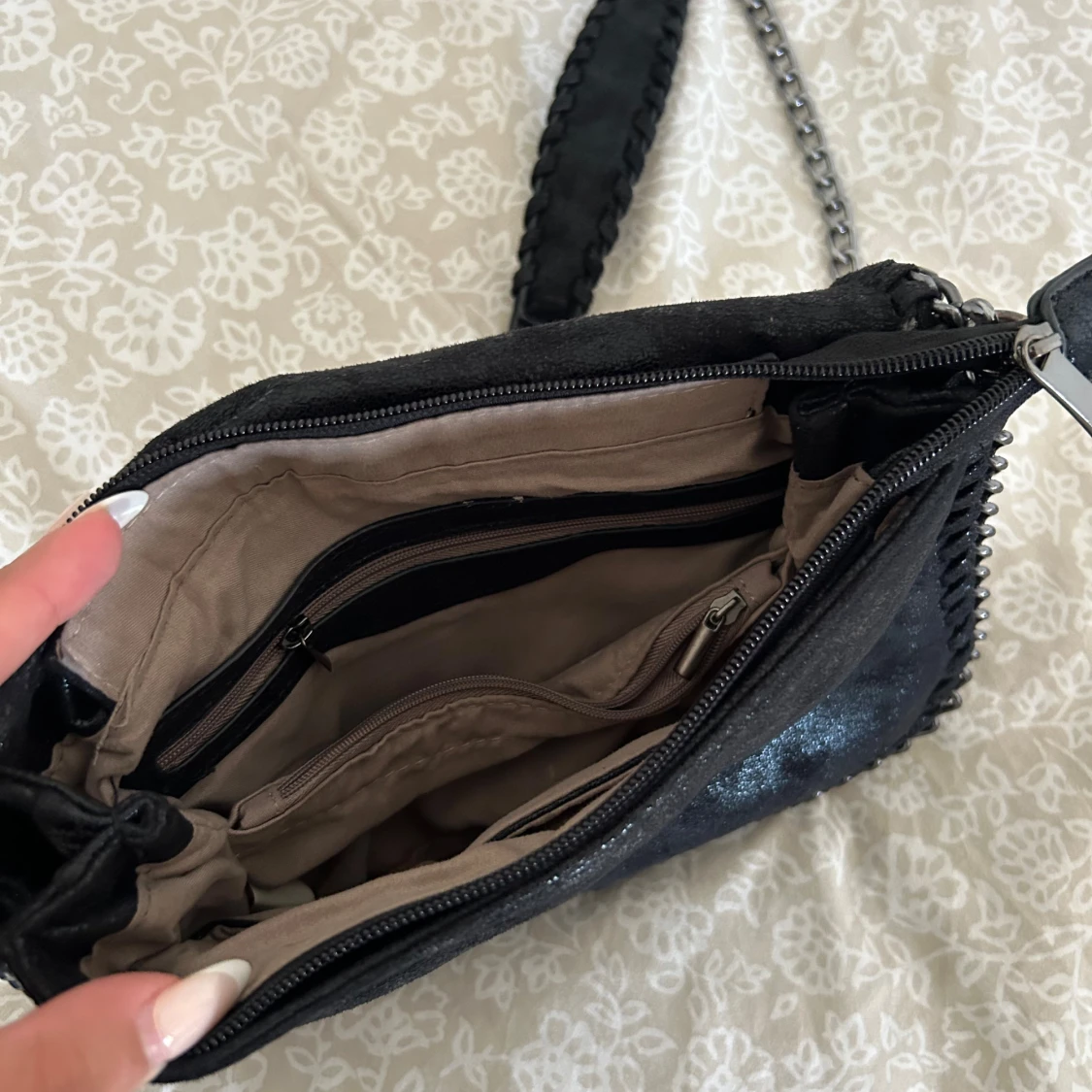 svart väska med kedja  - 91