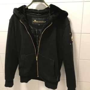 Moose knuckles jacka  - Säljer moose knuckles jacka i storlek S