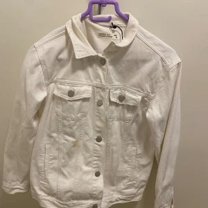 Vit jeansjacka  - UNIQUE YOU UNIQUE DENIM jeans jacka från CUBUS Xs/ S 100% bomull