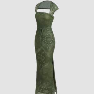 Grön klänning från Cider storlek: S Säljer pga för stor storlek därför finns ingen bild när jag har på den, helt oanvänd bara testat en gång.