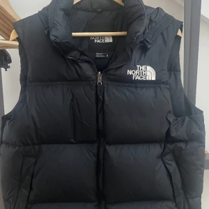 The NORTH face 1996 väst - Storlek M. Fint skick och ingen skada. Nypris 3100kr