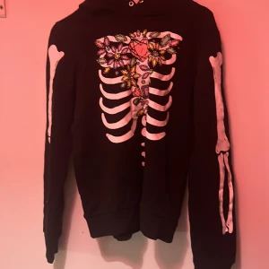 Hoodie  - Använd e gång är helt ny