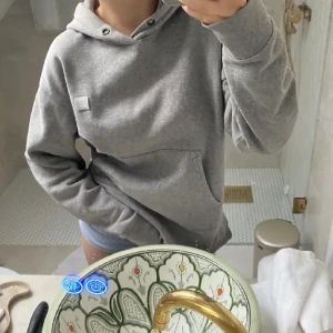 Acne hoodie - Acne hoodie! Fint skick saknar dock snören