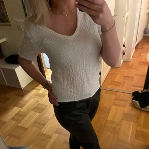 Mango topp  - Så söt blus från MANGO i storlek M!!Toppen är aldrig använd💘💘