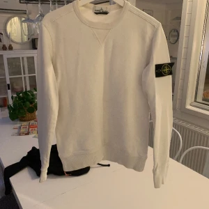 Stone island tröja - Inga synlig fläckar men använt skick