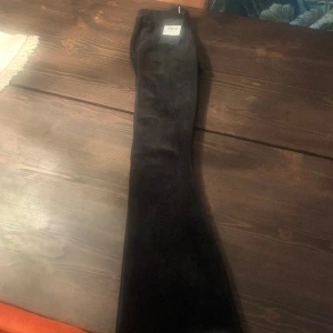 Juicy couture - Säljes helt nya Juicy byxor i strl xxs. Endast prövade.  Färg: svarta