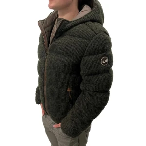 Colmar jacka - Hej! Nu säljer jag denna otroligt fina jacka som är i topp skick av märket colmar, nypris ligger runt 5500kr. Mitt pris är 1 300kr vilket jag anser är ett lämpligt pris men är självklart öppen för bud.