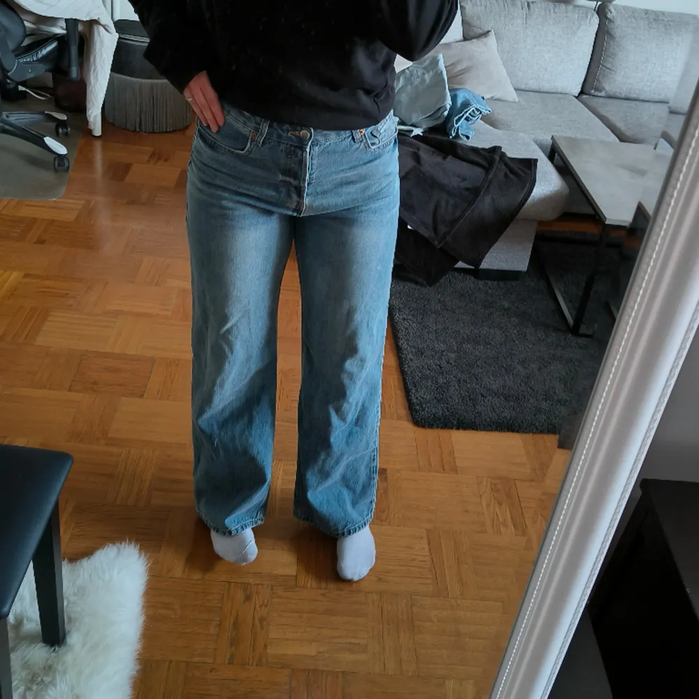 Midwaist jeans. Aldrig använda. Storlek 40 men mer som M. . Jeans & Byxor.