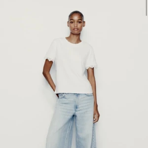 Zara tshirt  - Köptes när den var på rea för 99kr💗  Skriv för frågor💗💗