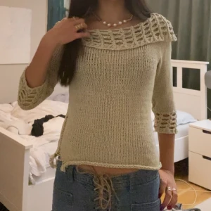 Virkad tröja - Super unik broderad tröja 